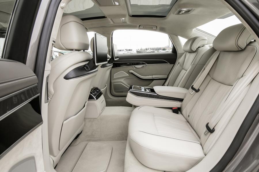 Интерьер Audi A8 L 50 TDI Quattro (D5) 2017 года  (WW) (фото 20 из 31)